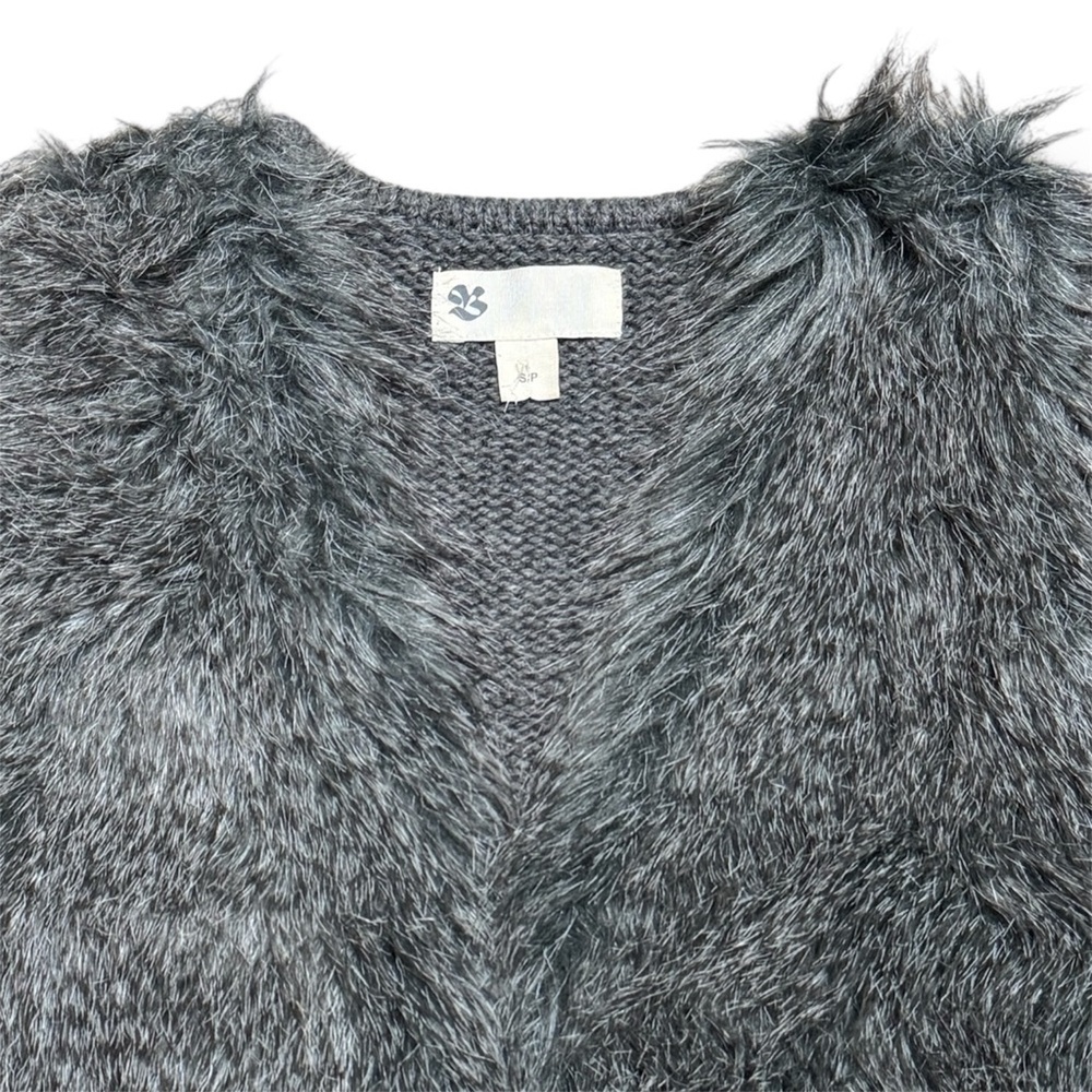 037 HUDSON’S BAY COMPANY Vintage Women’s Faux Fur Knitted Vest - Grey, Small - Picture 5 of 7